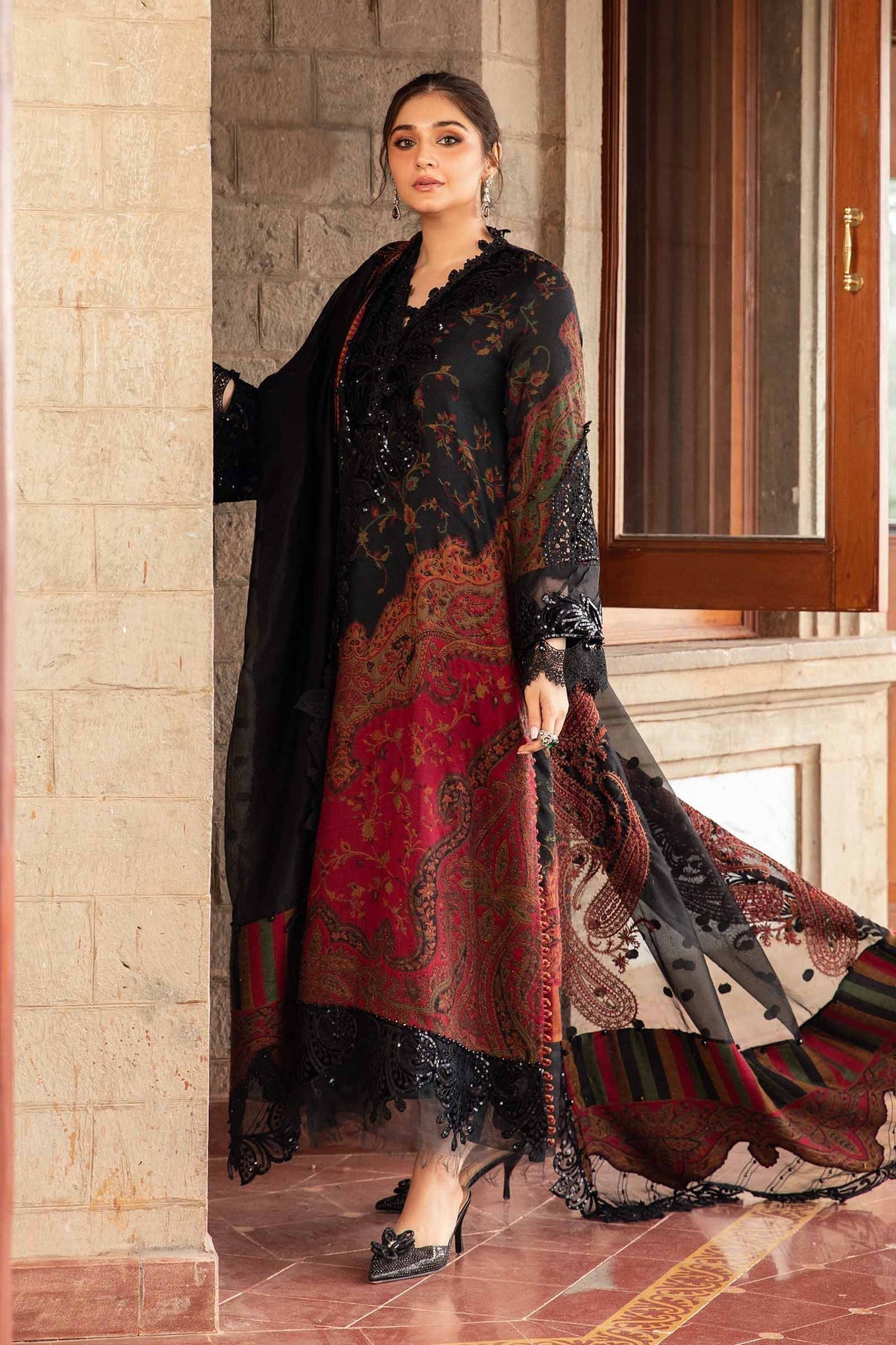 Embroidered Velvet Suit | DL-1204